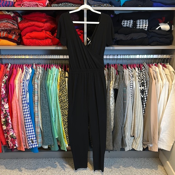 Express black crossover v neck elastic waistband short sleeve jumpsuit size XS - Picture 1 of 3